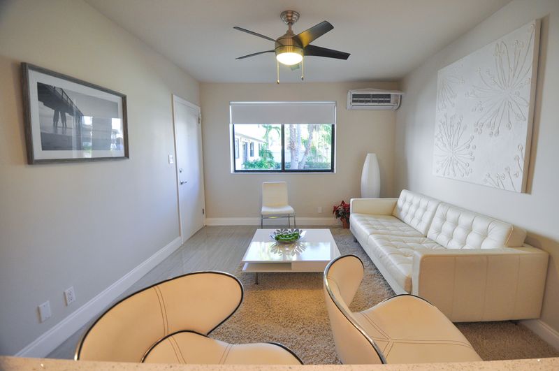 Interior photo 4 of 10, 912–918 NE 15th Ave
